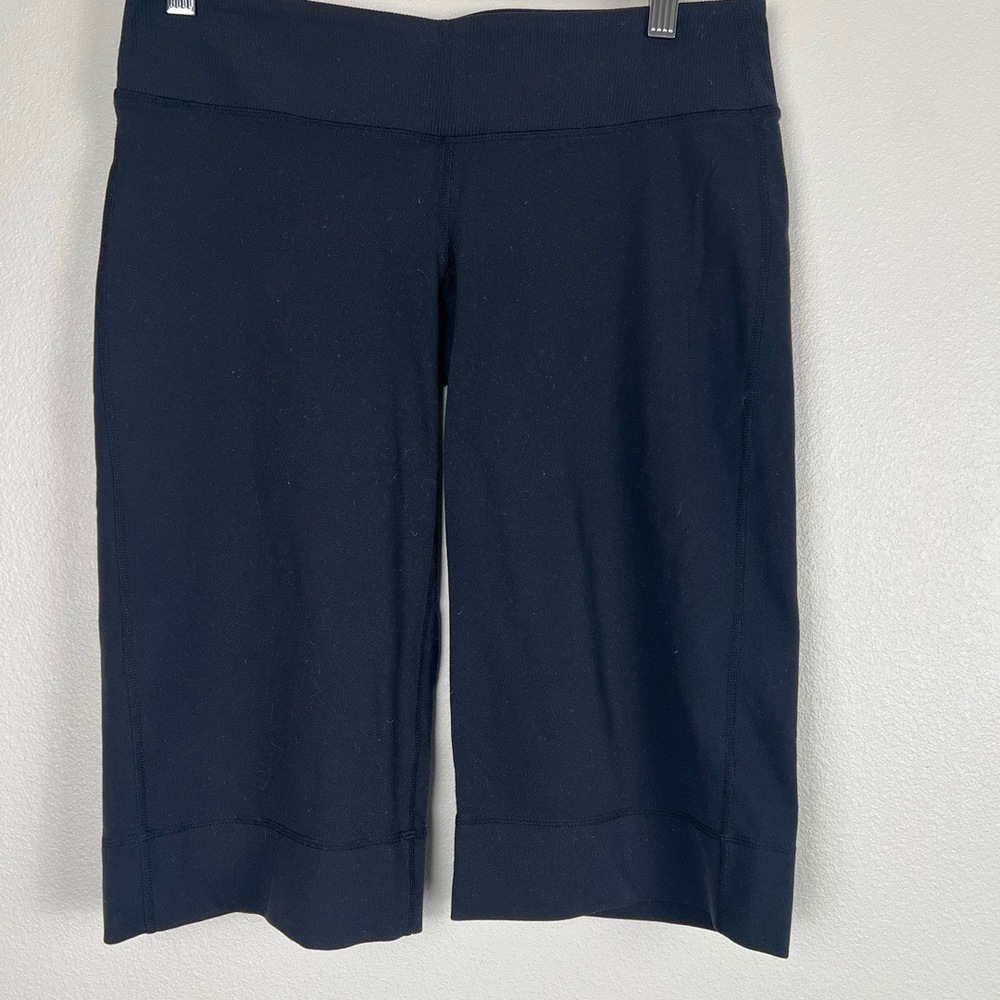 Lululemon Knee Shorts Womens Size 6 Black‎ Athletic Athleisure Yoga Workout